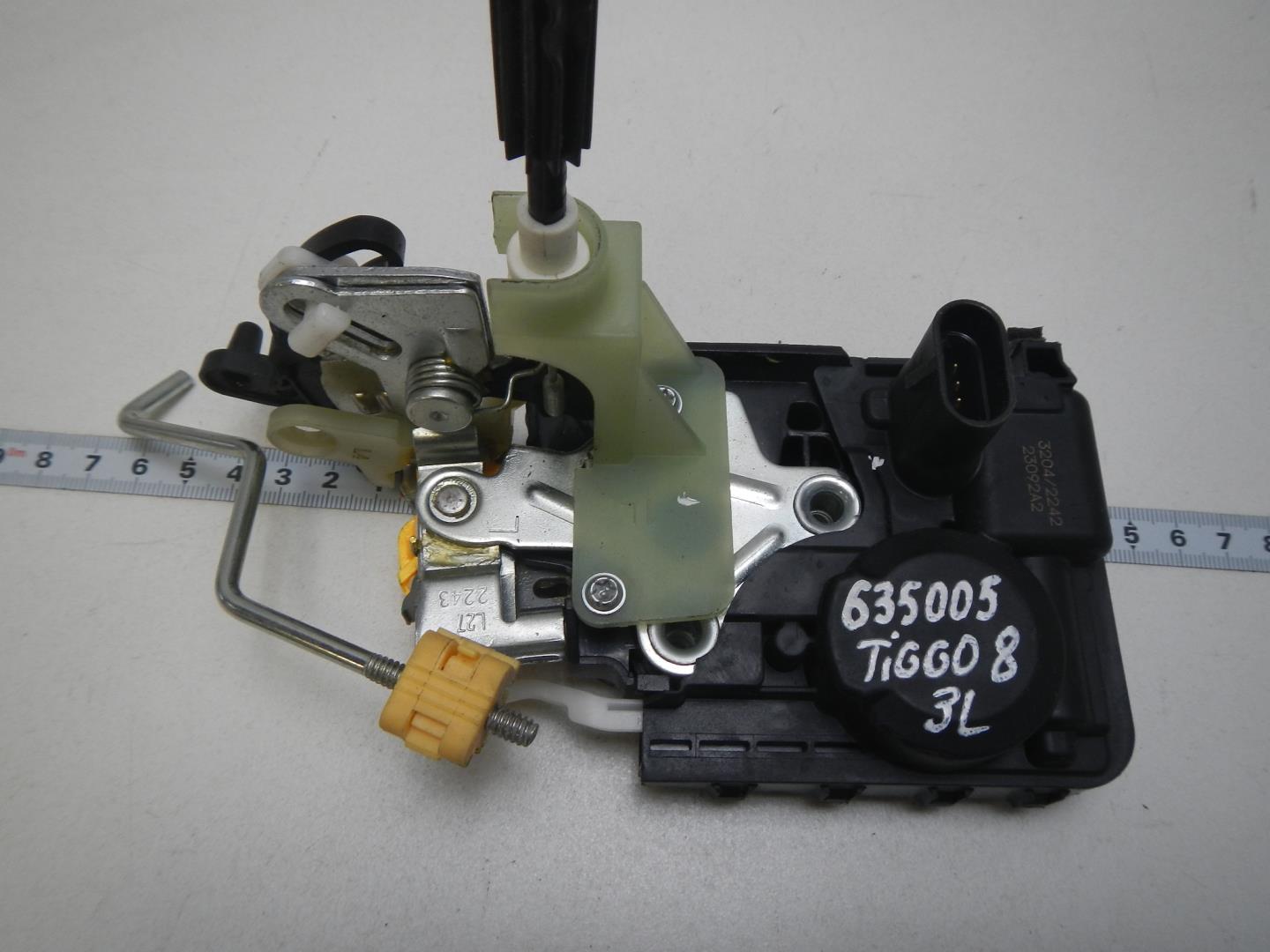 Замок двери задней левой