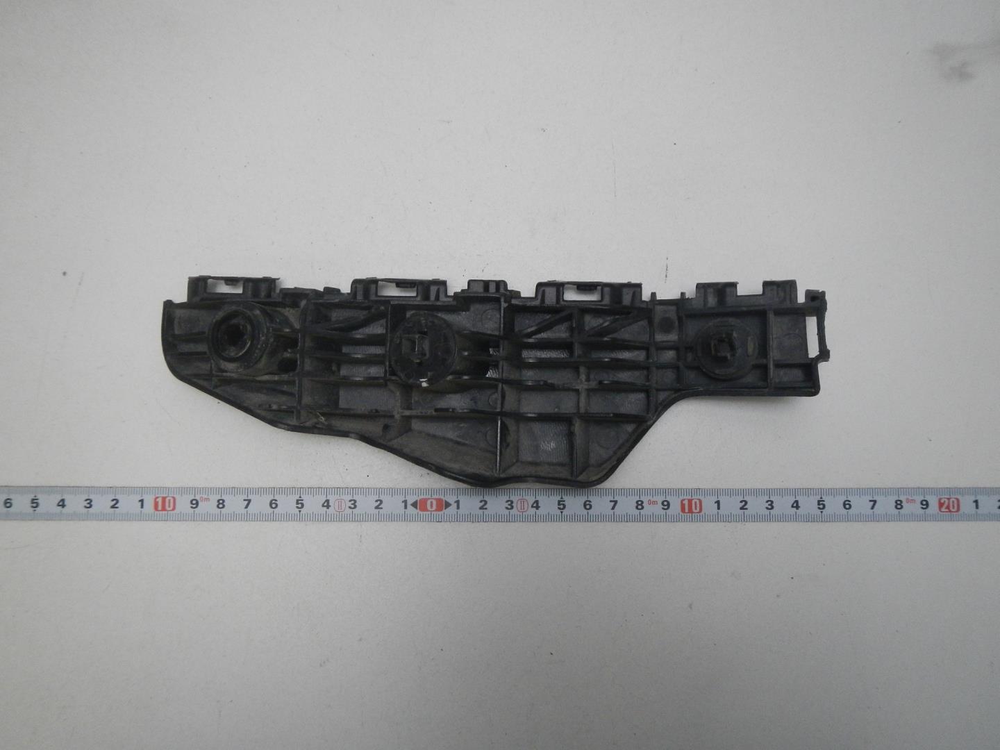 Кронштейн переднего бампера правый