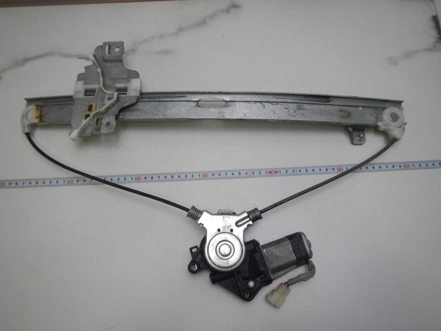 Стеклоподъемник электр. задний левый