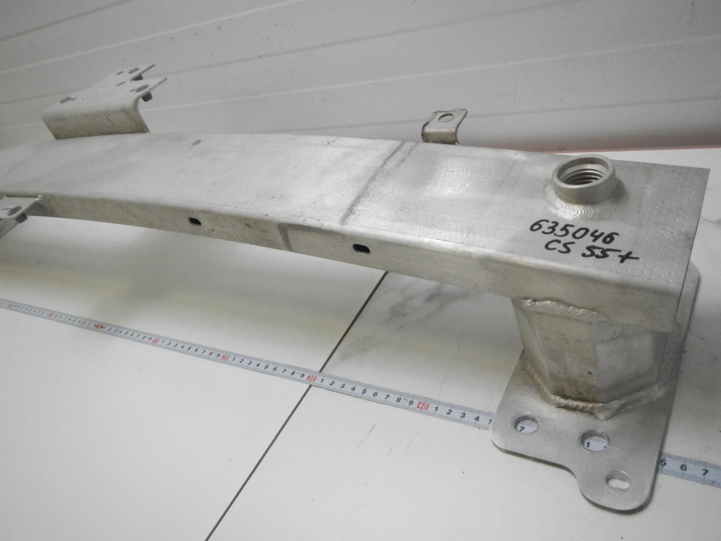 Усилитель переднего бампера