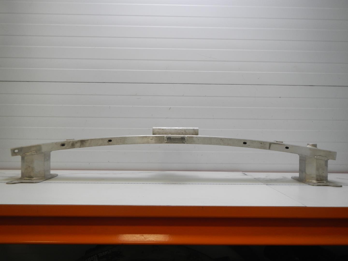 Усилитель переднего бампера