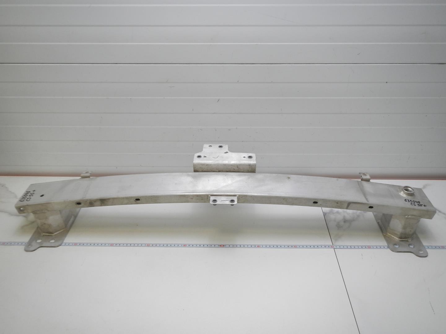 Усилитель переднего бампера