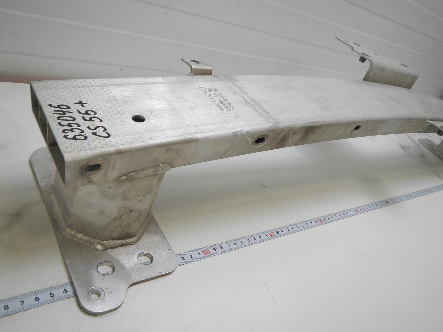 Усилитель переднего бампера