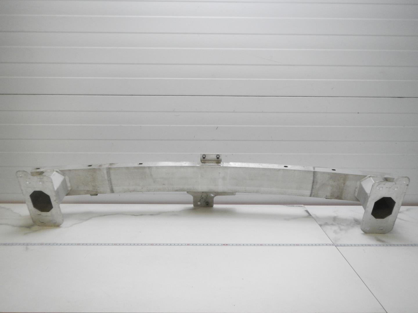 Усилитель переднего бампера