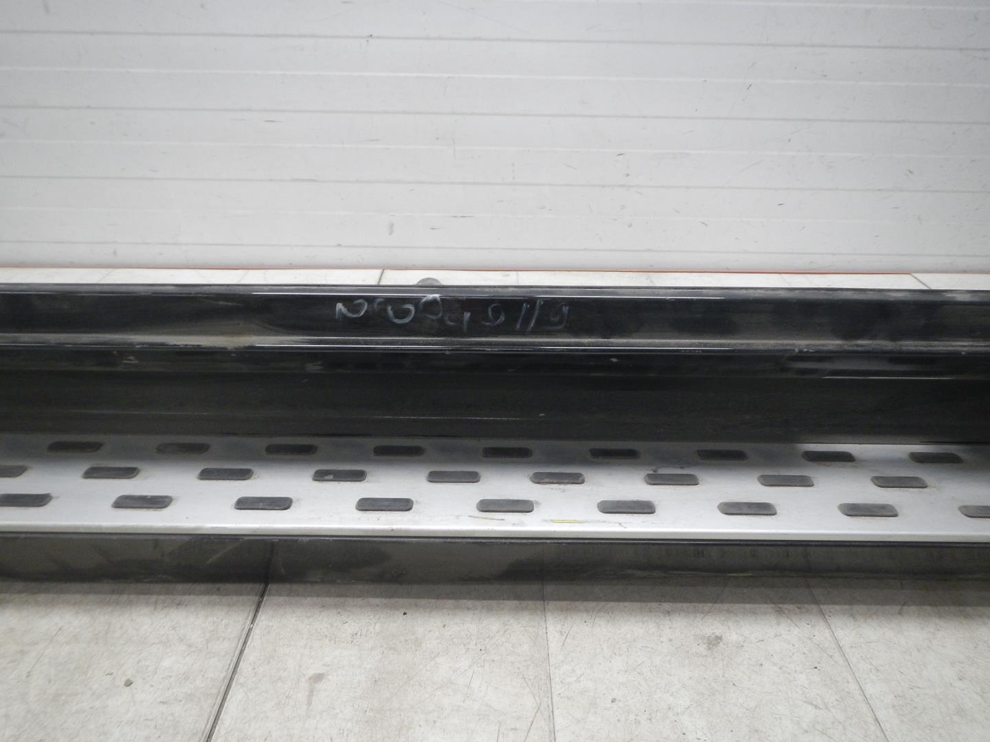 Подножка правая