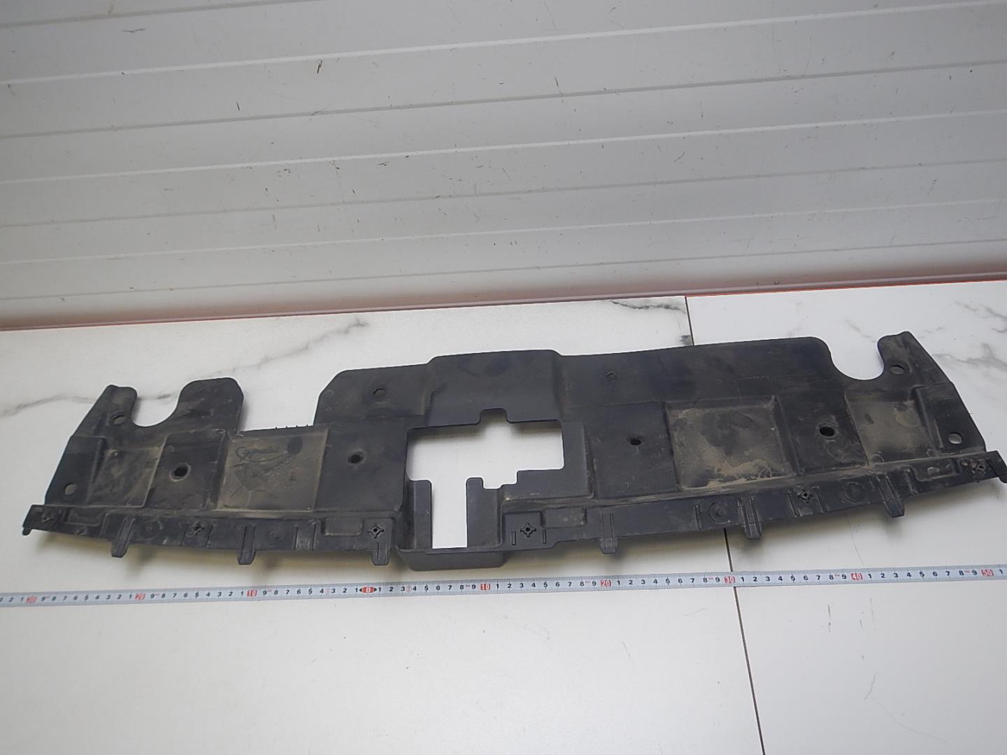 Кожух замка капота