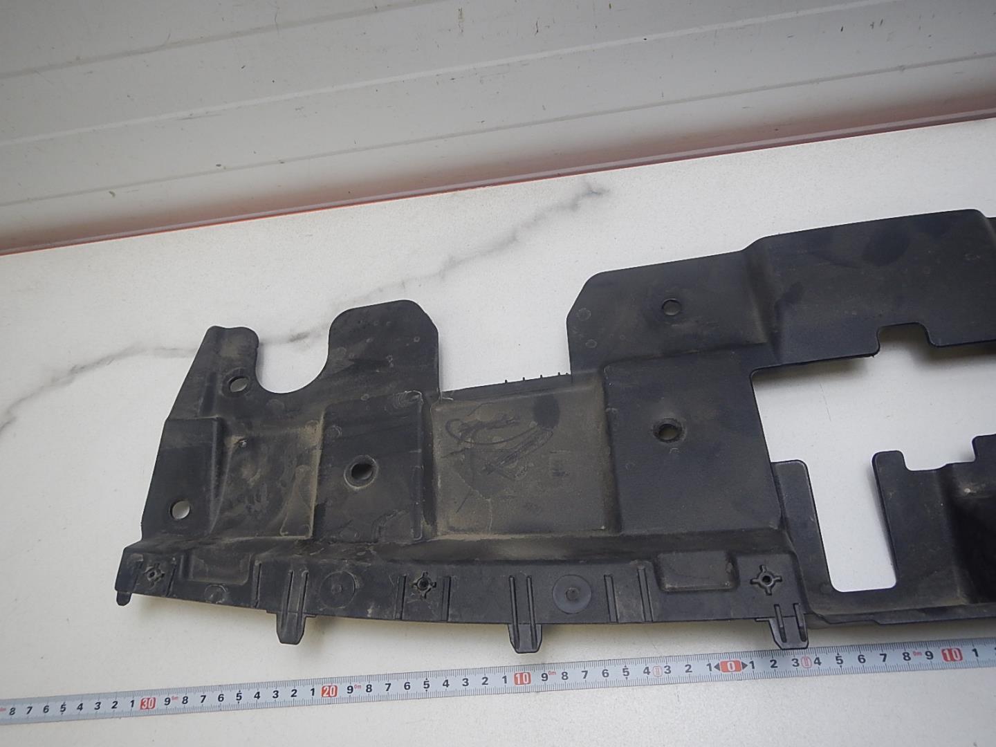 Кожух замка капота