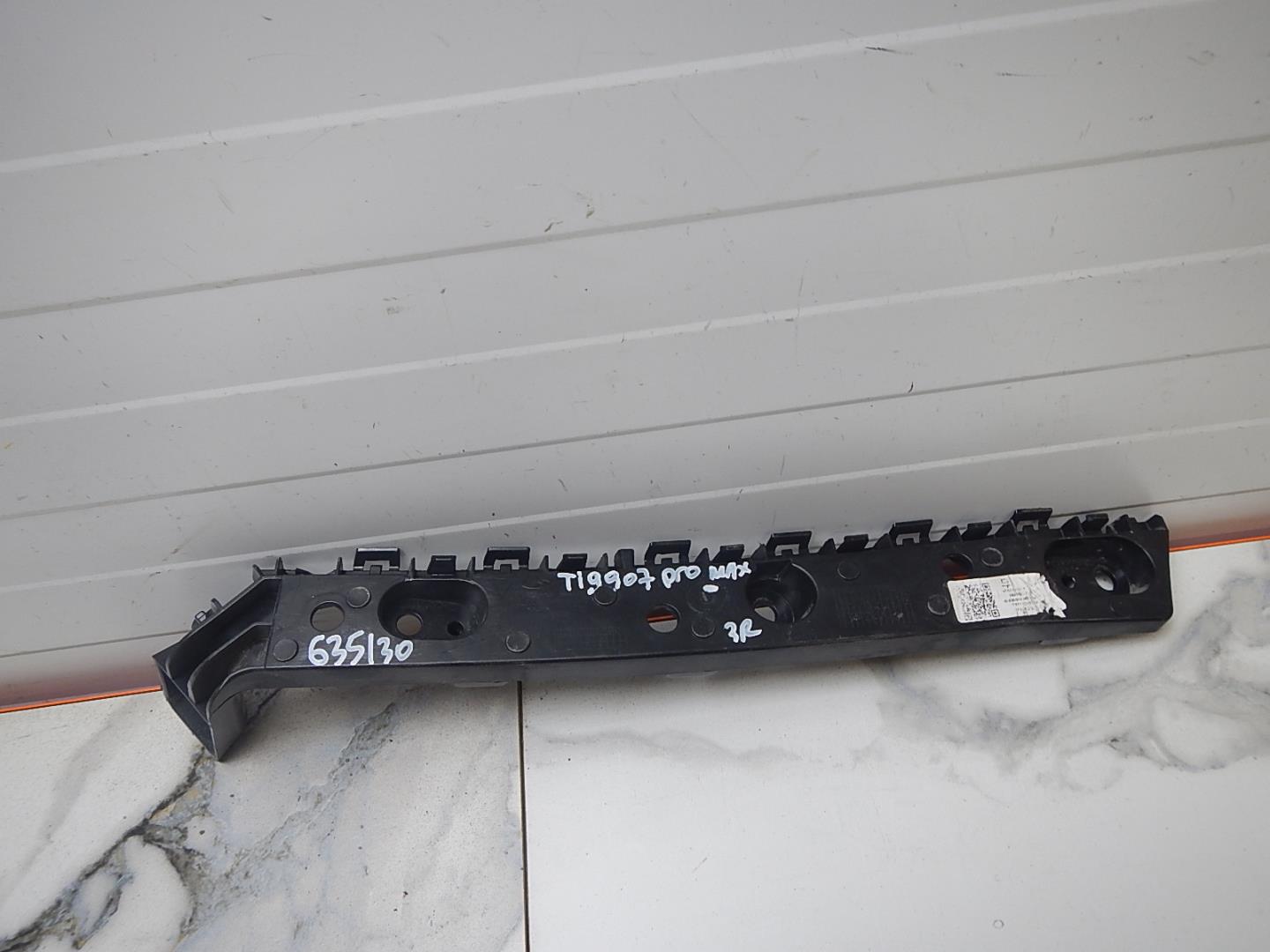 Кронштейн заднего бампера правый