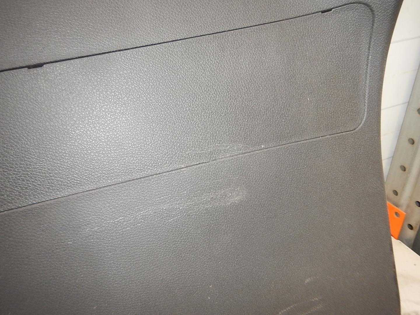 Обшивка двери багажника