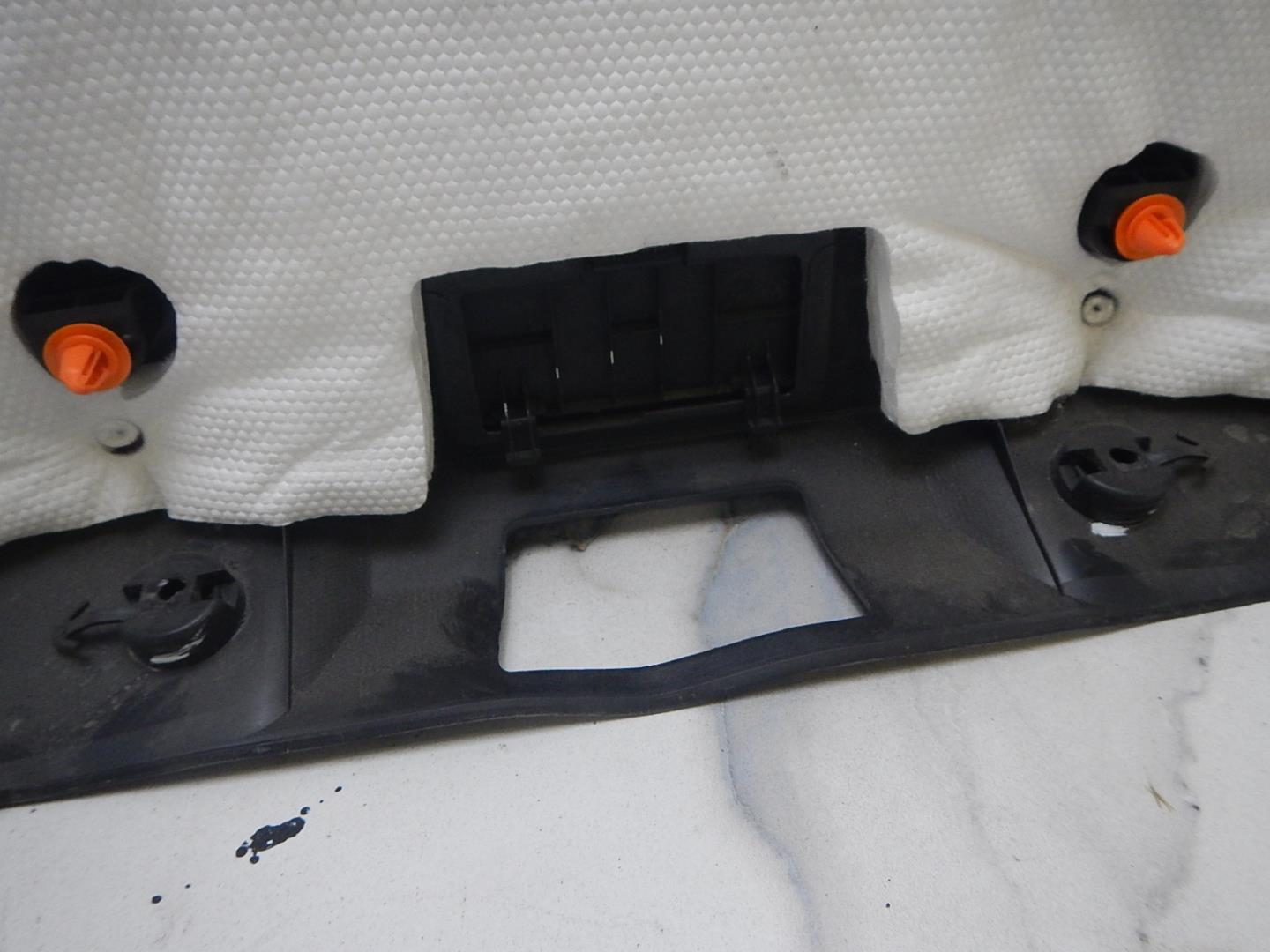 Обшивка двери багажника