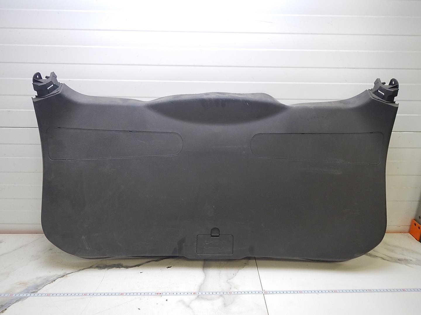 Обшивка двери багажника