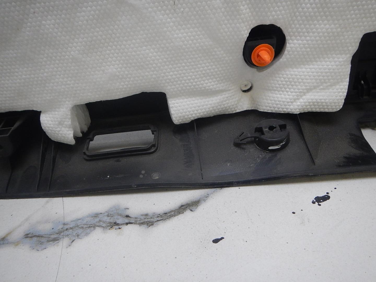 Обшивка двери багажника