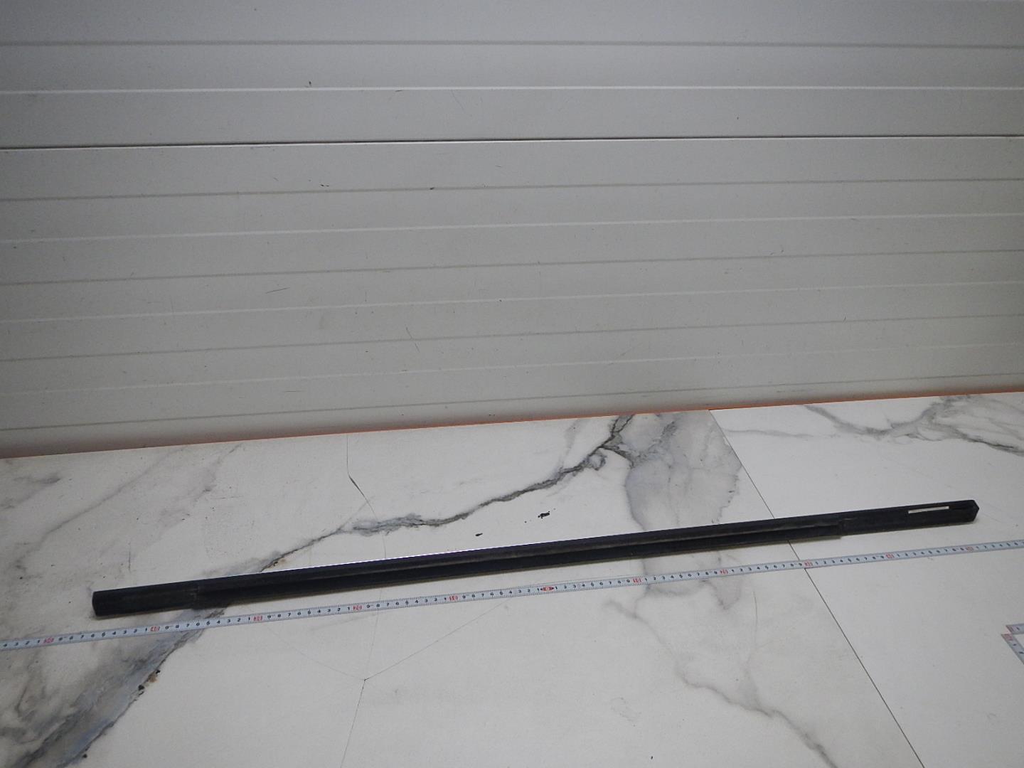 Накладка стекла заднего левого