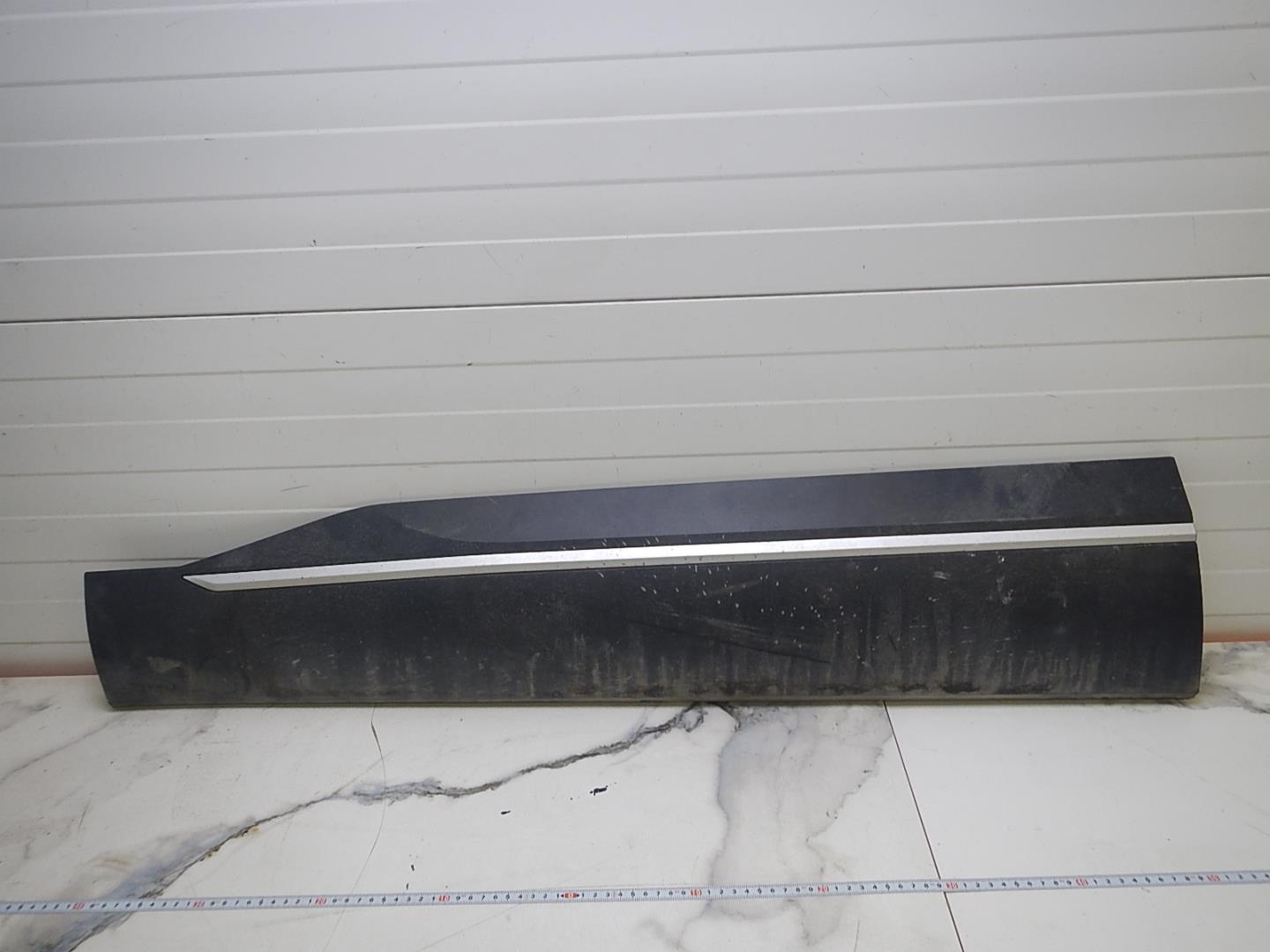 Молдинг передней левой двери