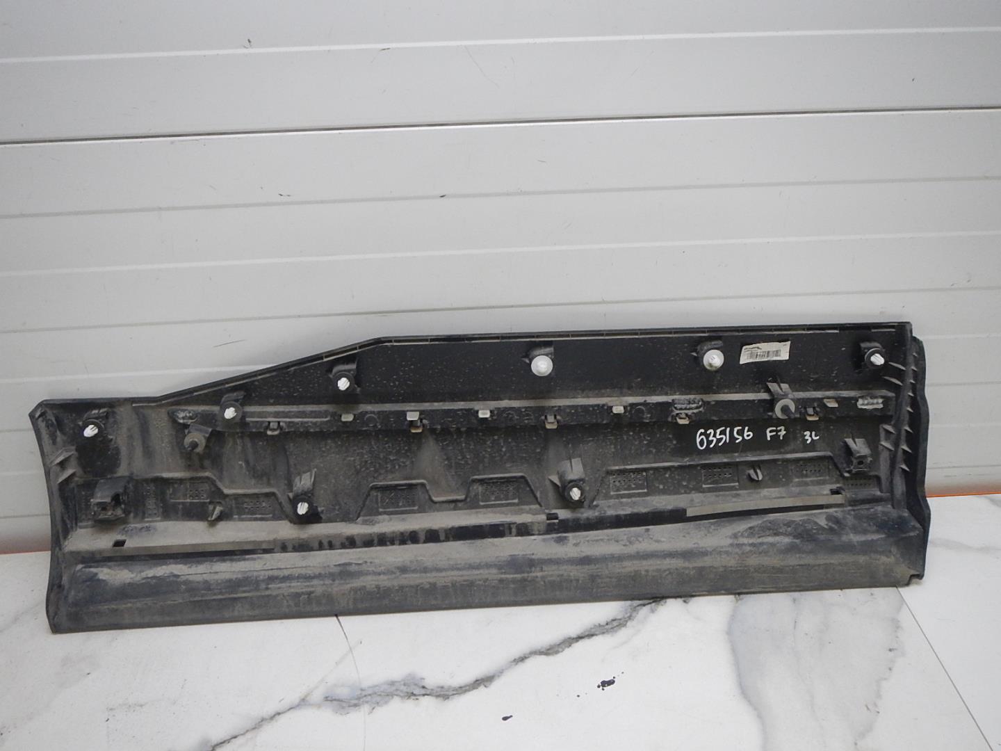 Молдинг задней левой двери