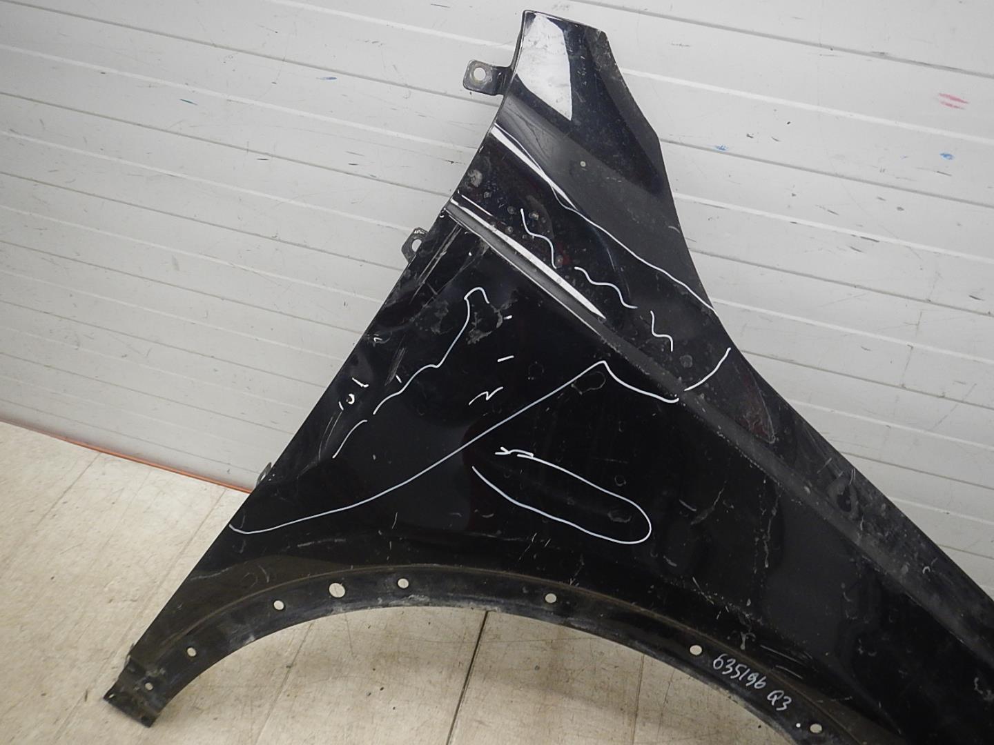 Крыло переднее правое