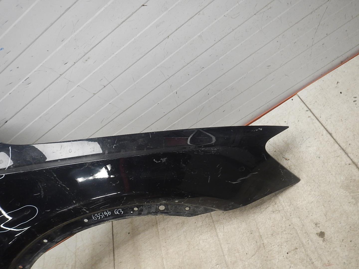 Крыло переднее правое