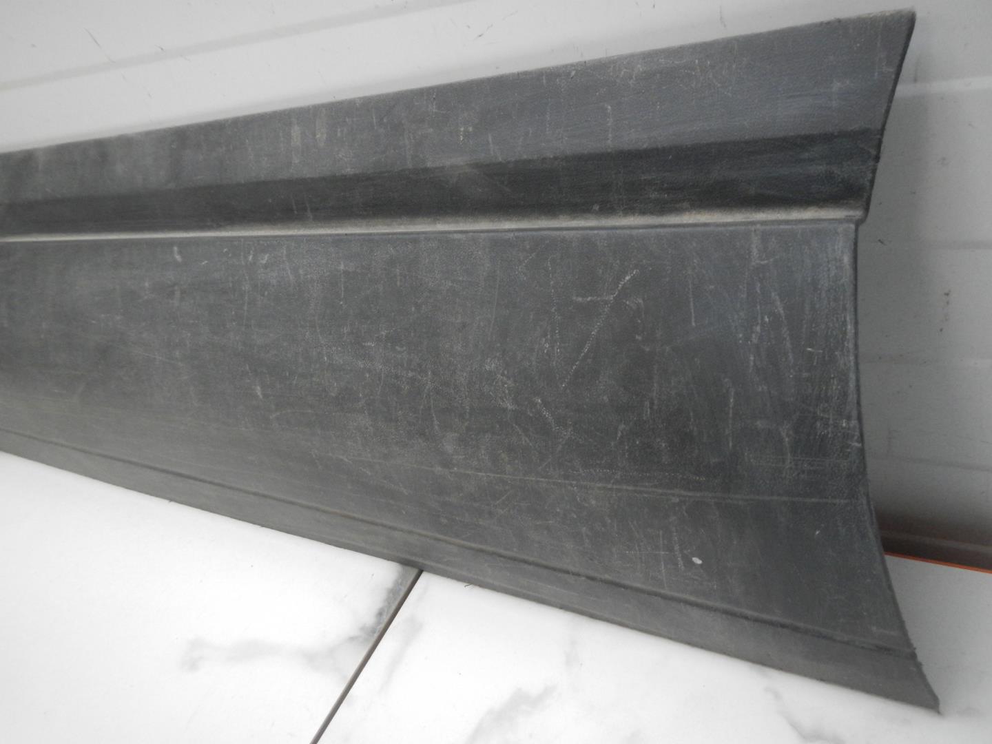 Молдинг передней левой двери