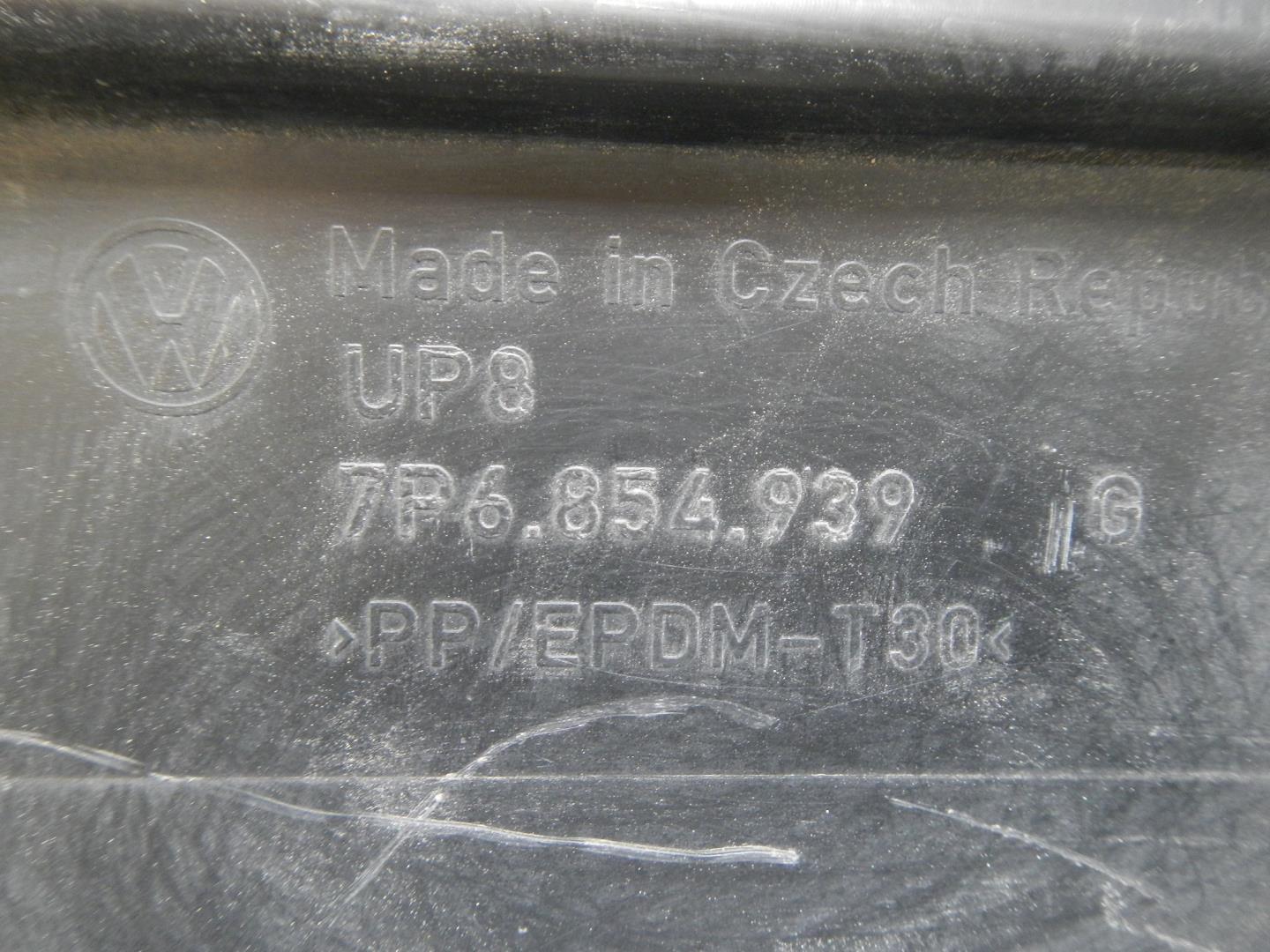 Молдинг передней левой двери