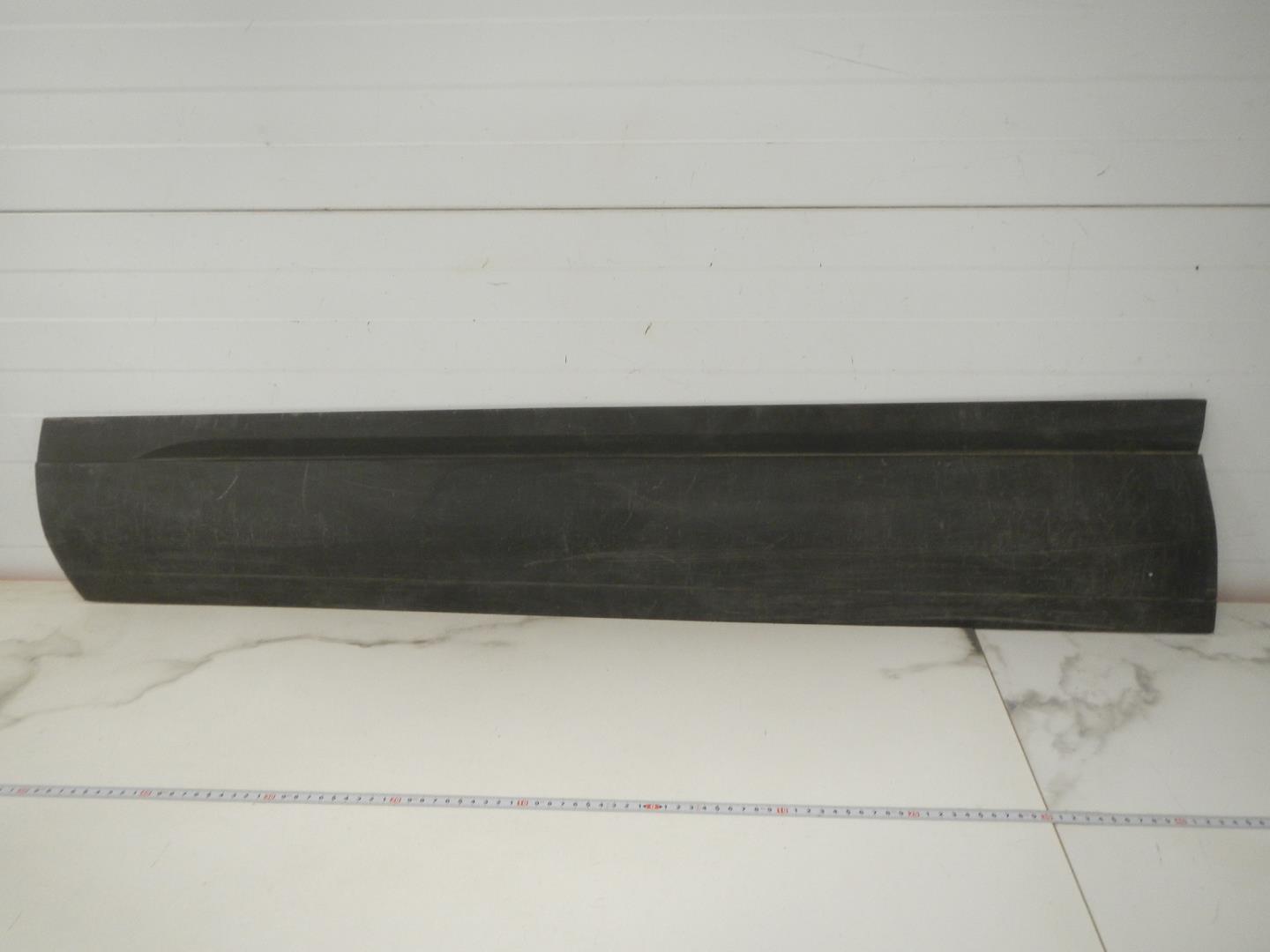 Молдинг передней левой двери