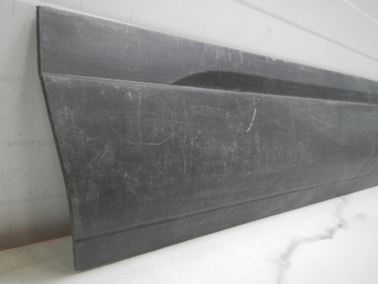 Молдинг передней левой двери