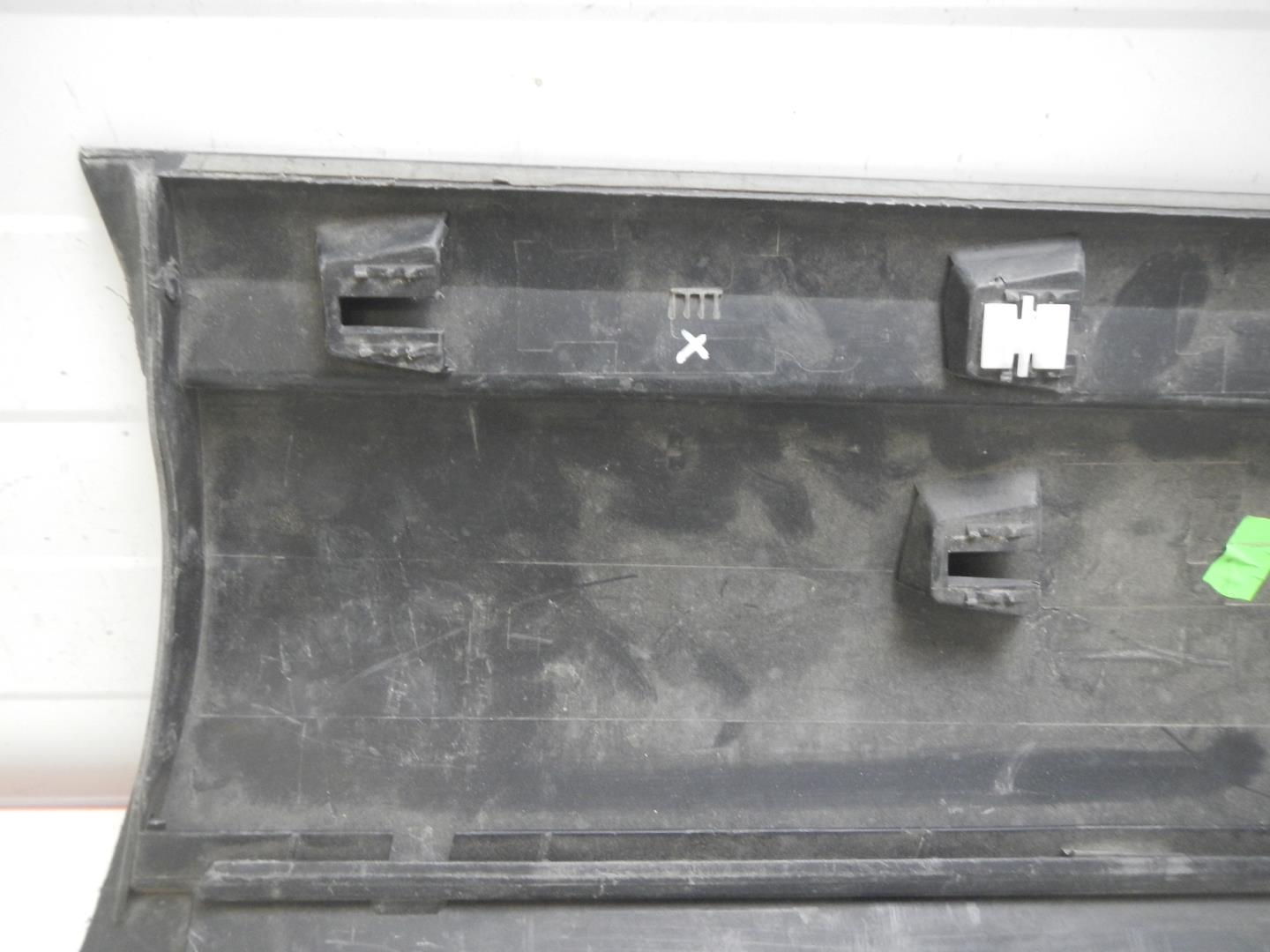 Молдинг передней левой двери