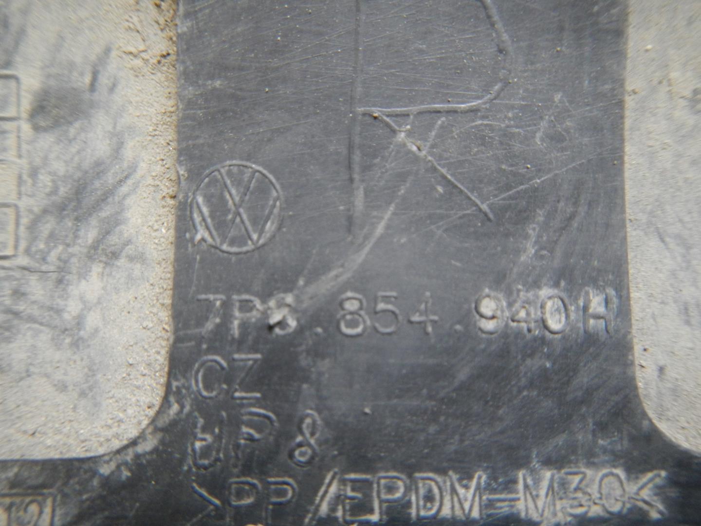 Молдинг передней правой двери