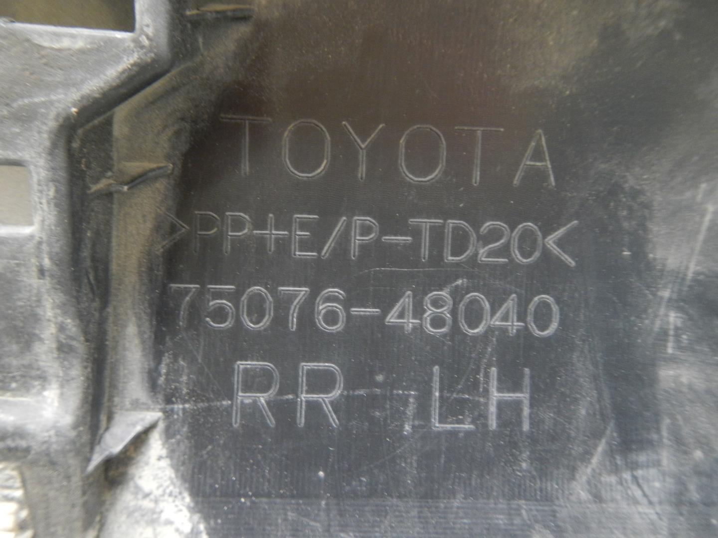 Молдинг задней левой двери