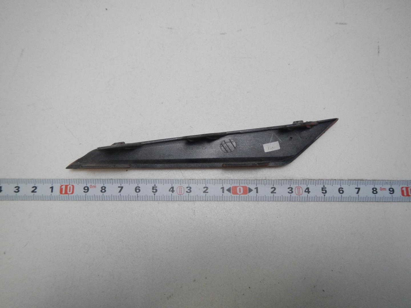 Молдинг переднего бампера правый