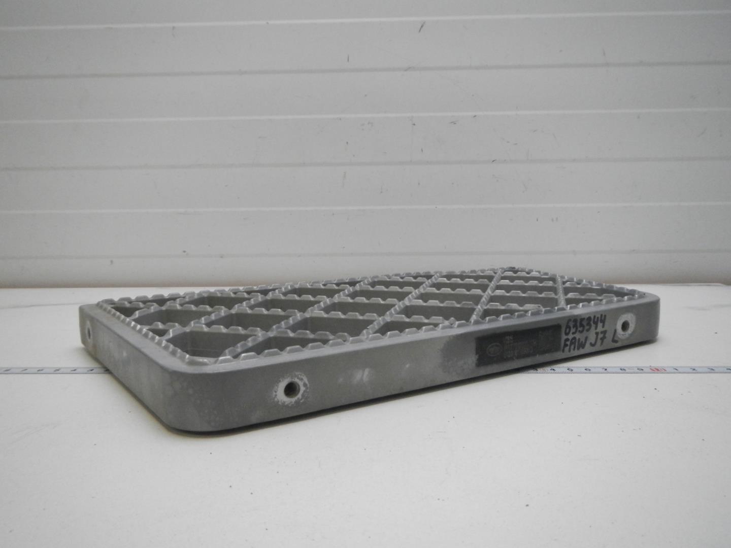 Подножка левая