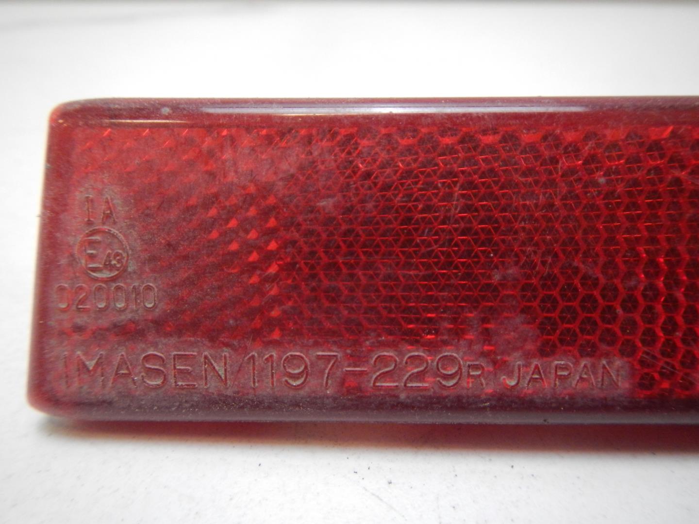 Отражатель в бампер задний правый