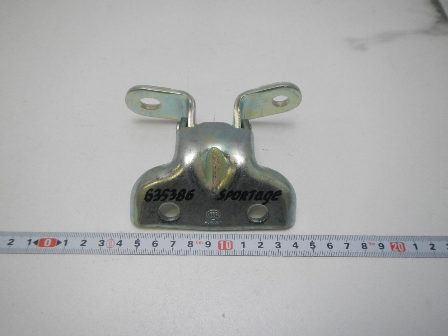 Петля двери задней левой верхняя