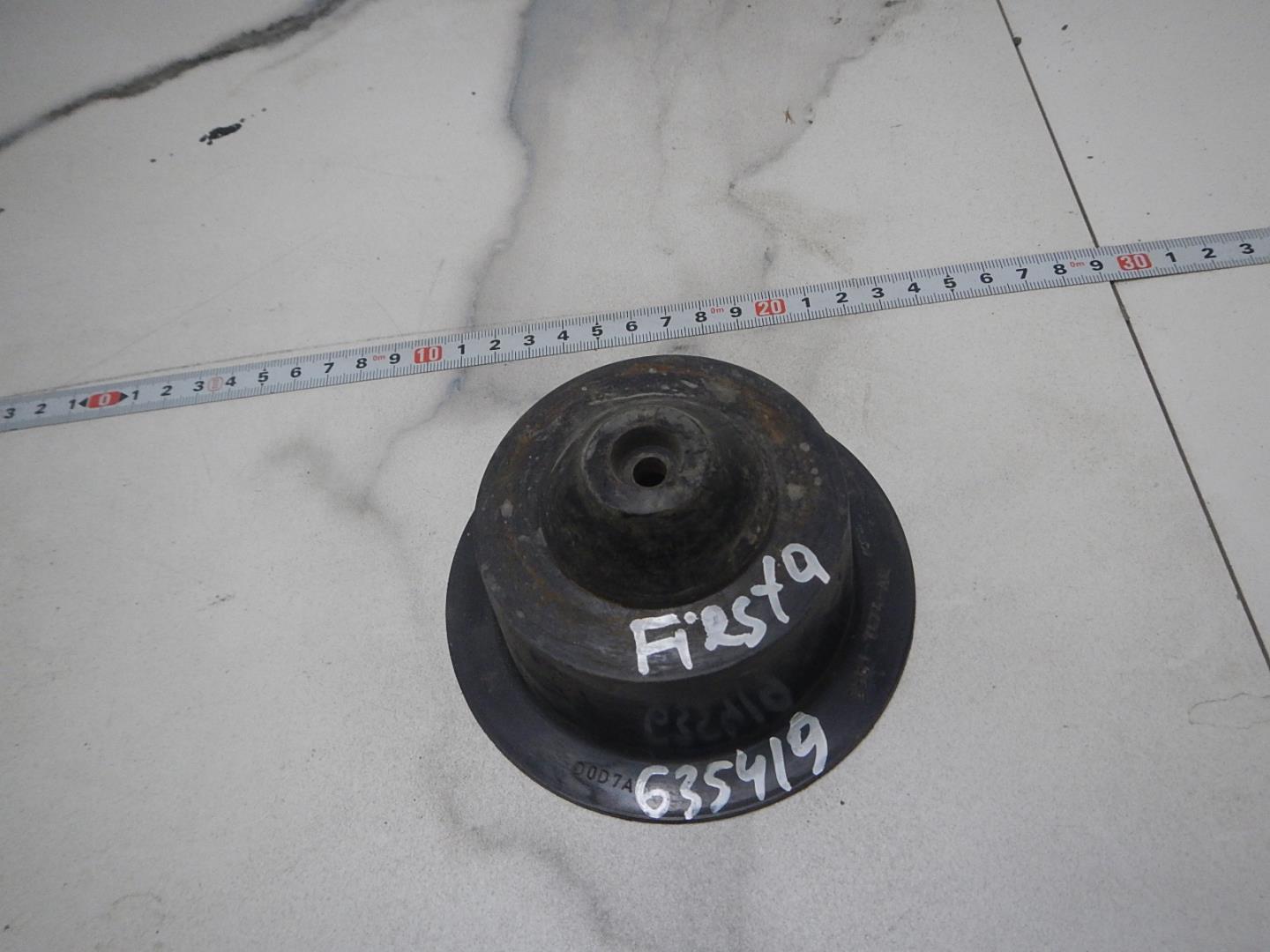 Болт крепления запасного колеса