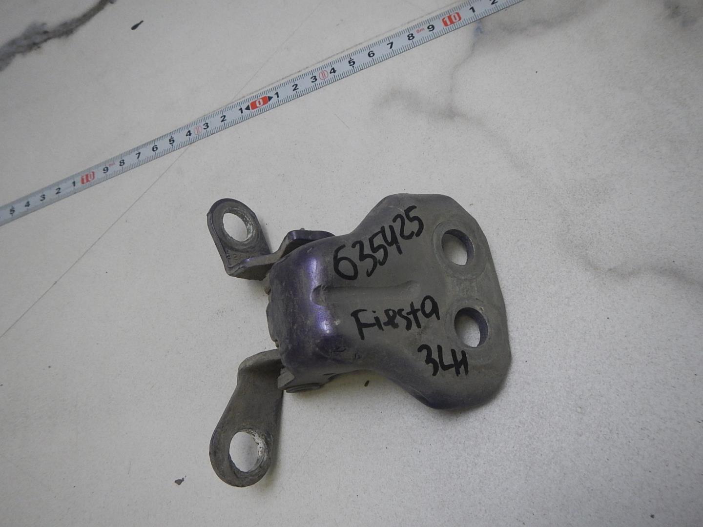 Петля двери задней левой нижняя