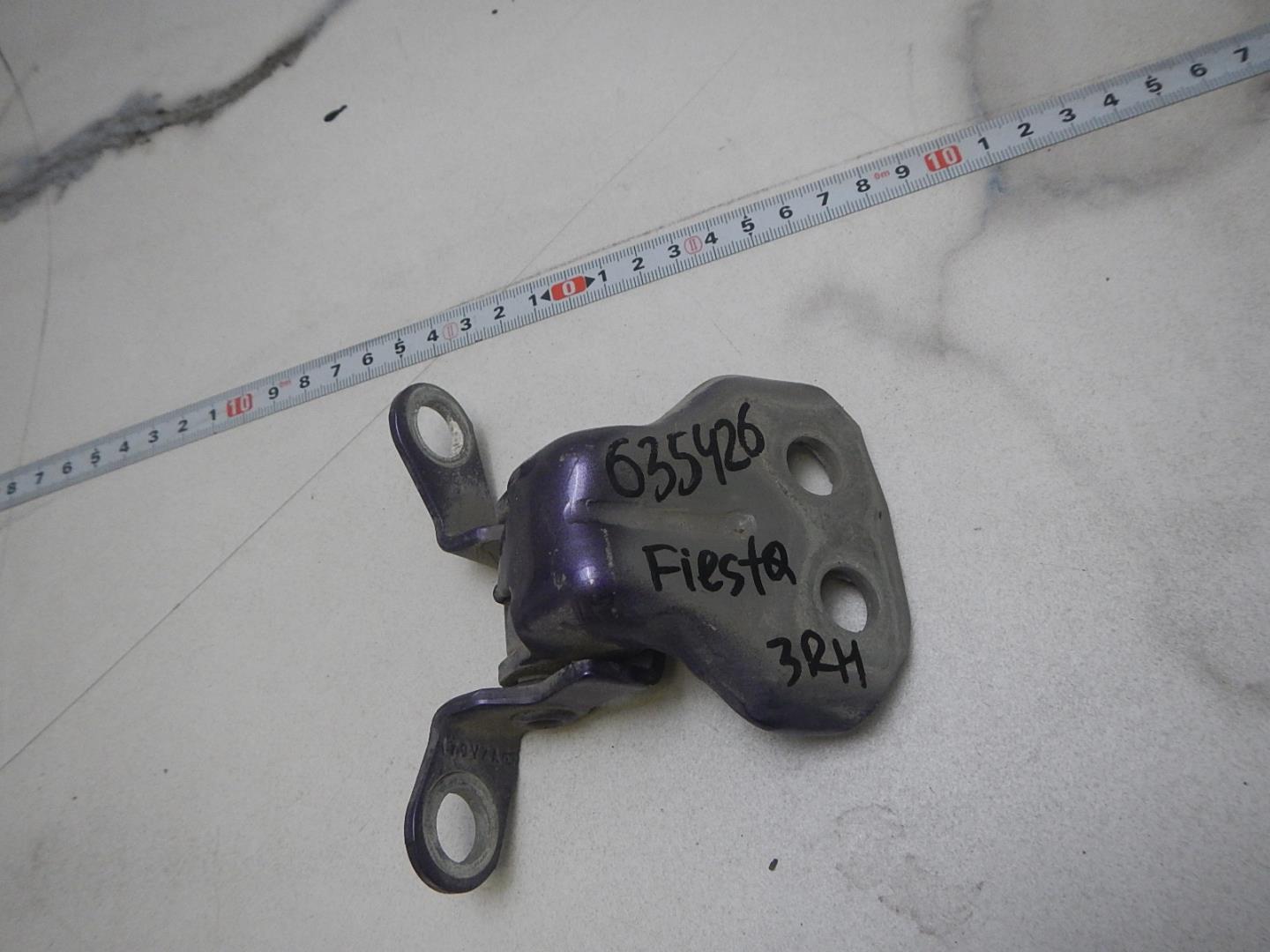 Петля двери задней правой нижняя