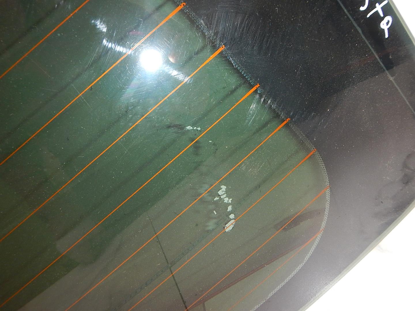 Стекло двери багажника