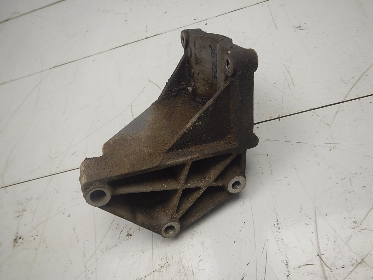 Кронштейн ГУР