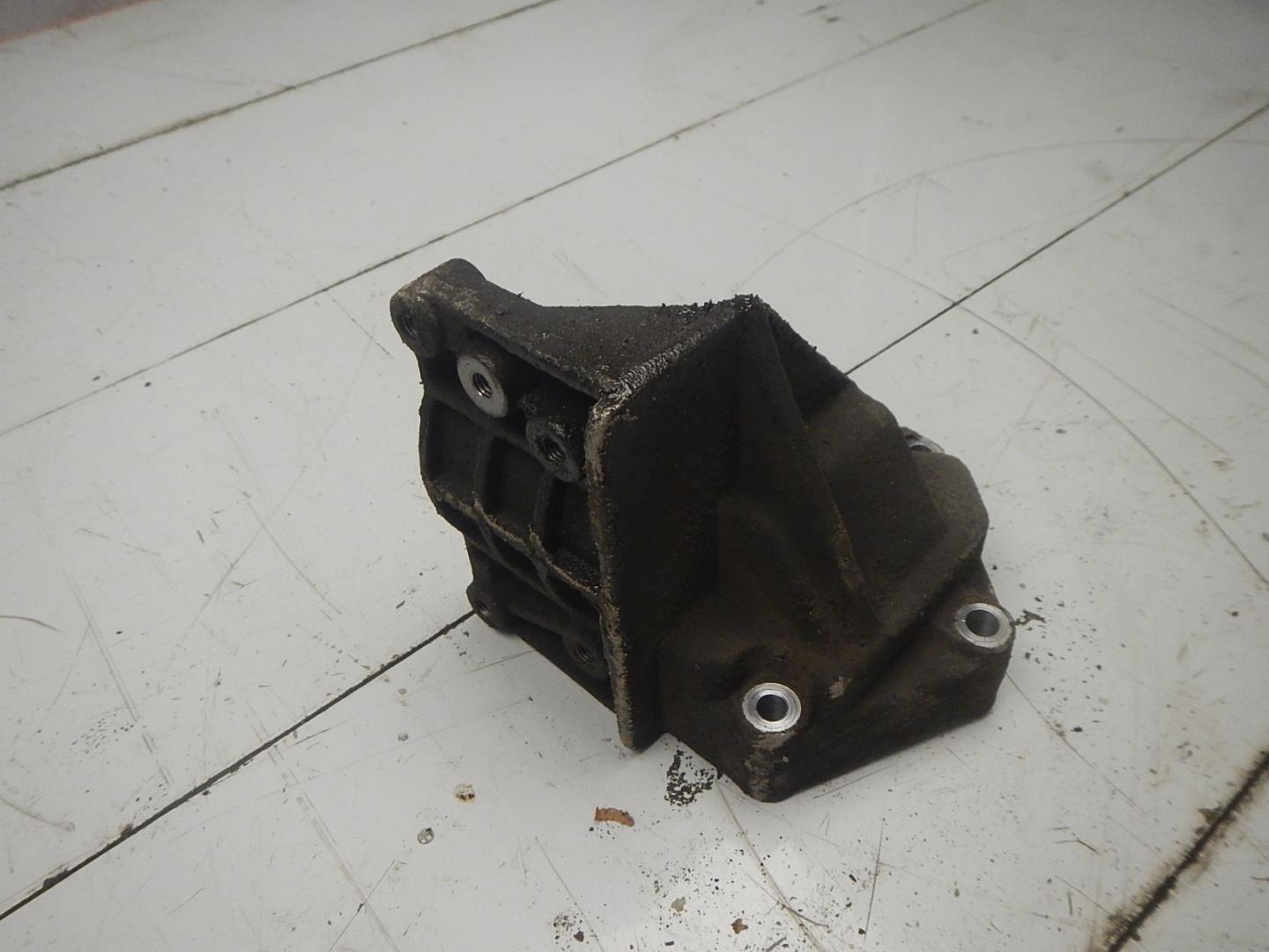 Кронштейн ГУР