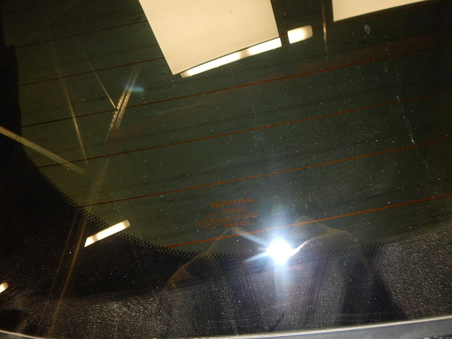 Стекло двери багажника