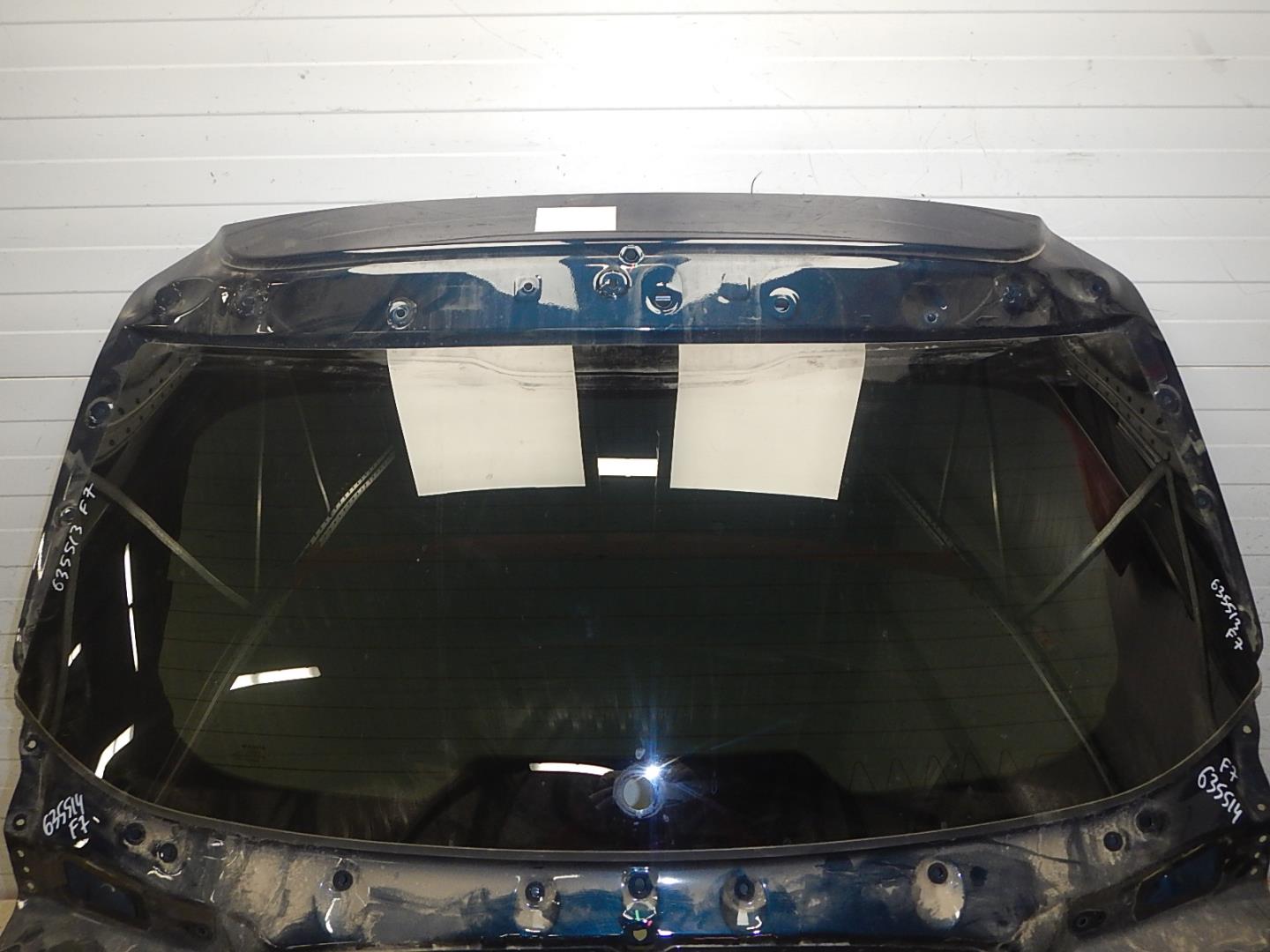 Стекло двери багажника