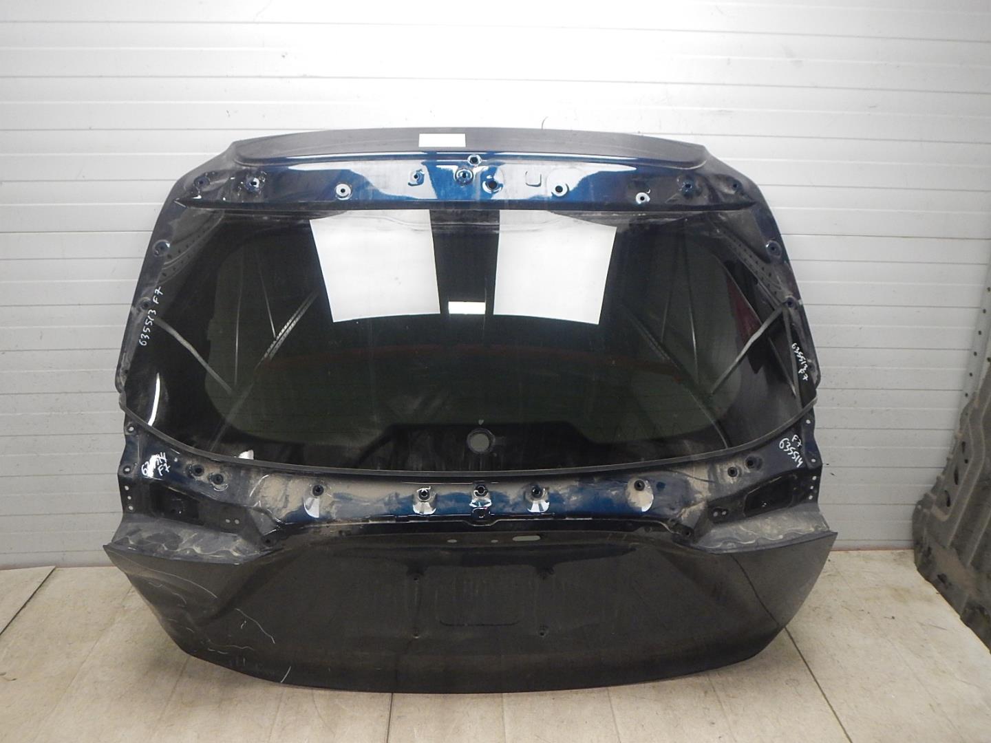 Дверь багажника