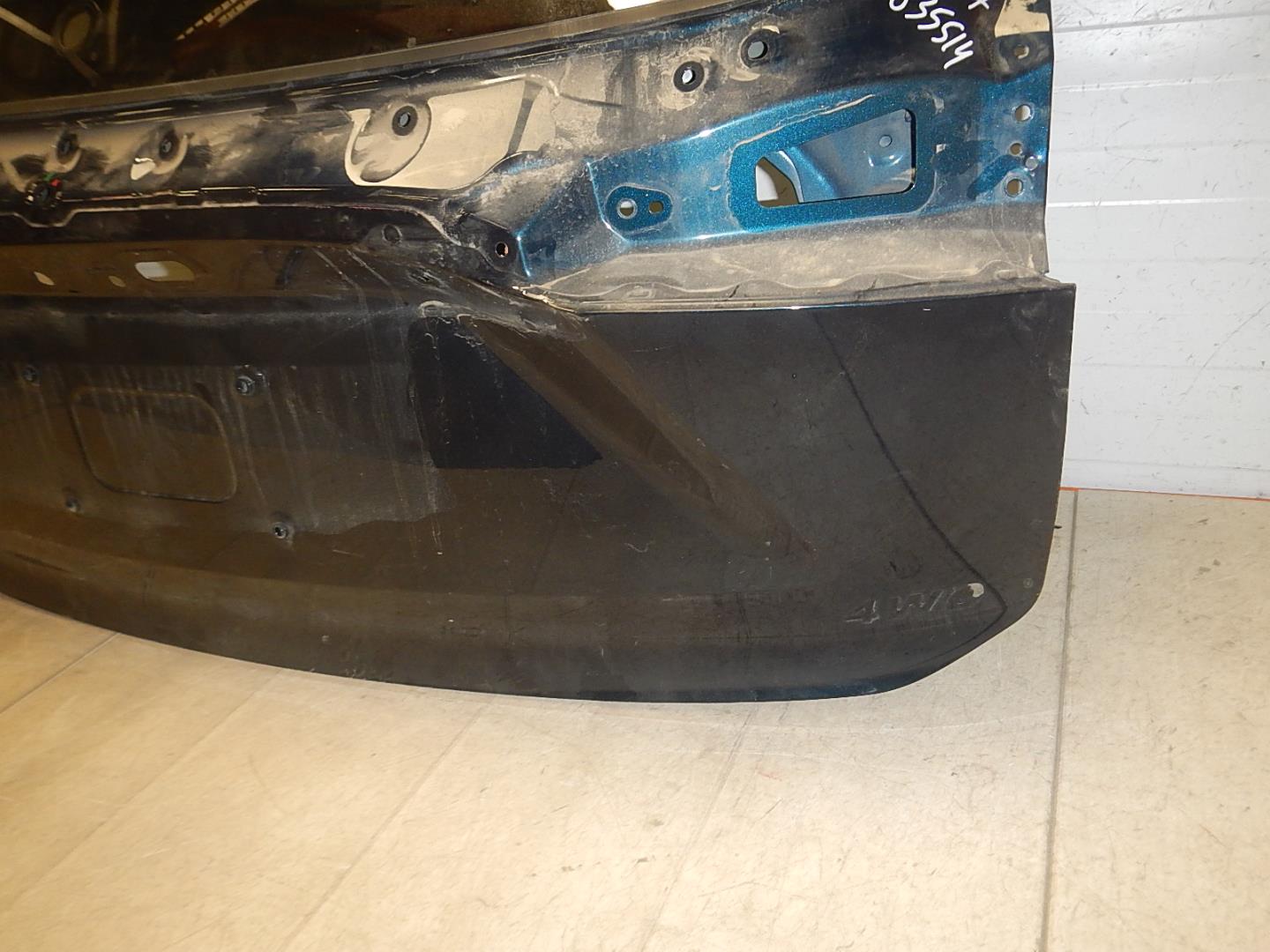 Дверь багажника