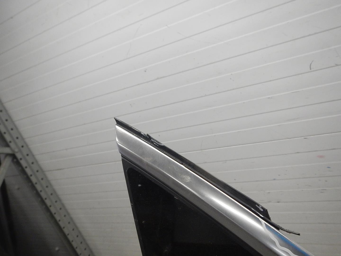 Стекло кузовное глухое левое