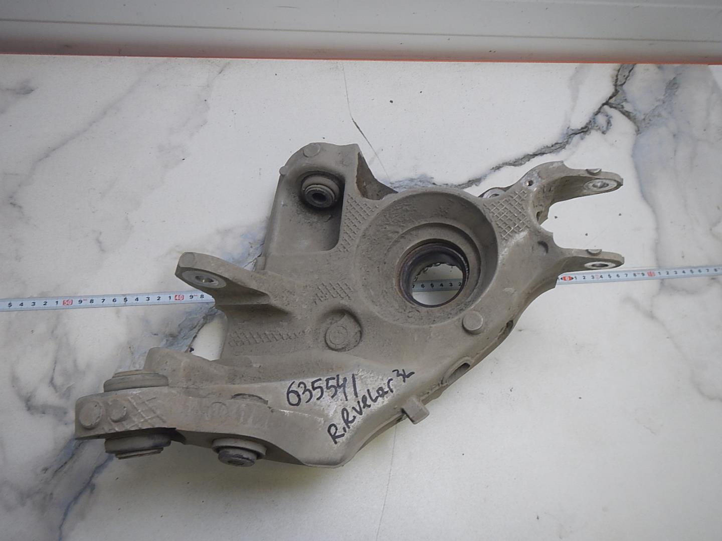 Кулак поворотный задний левый