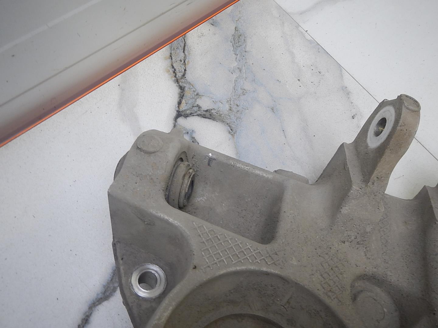 Кулак поворотный задний правый