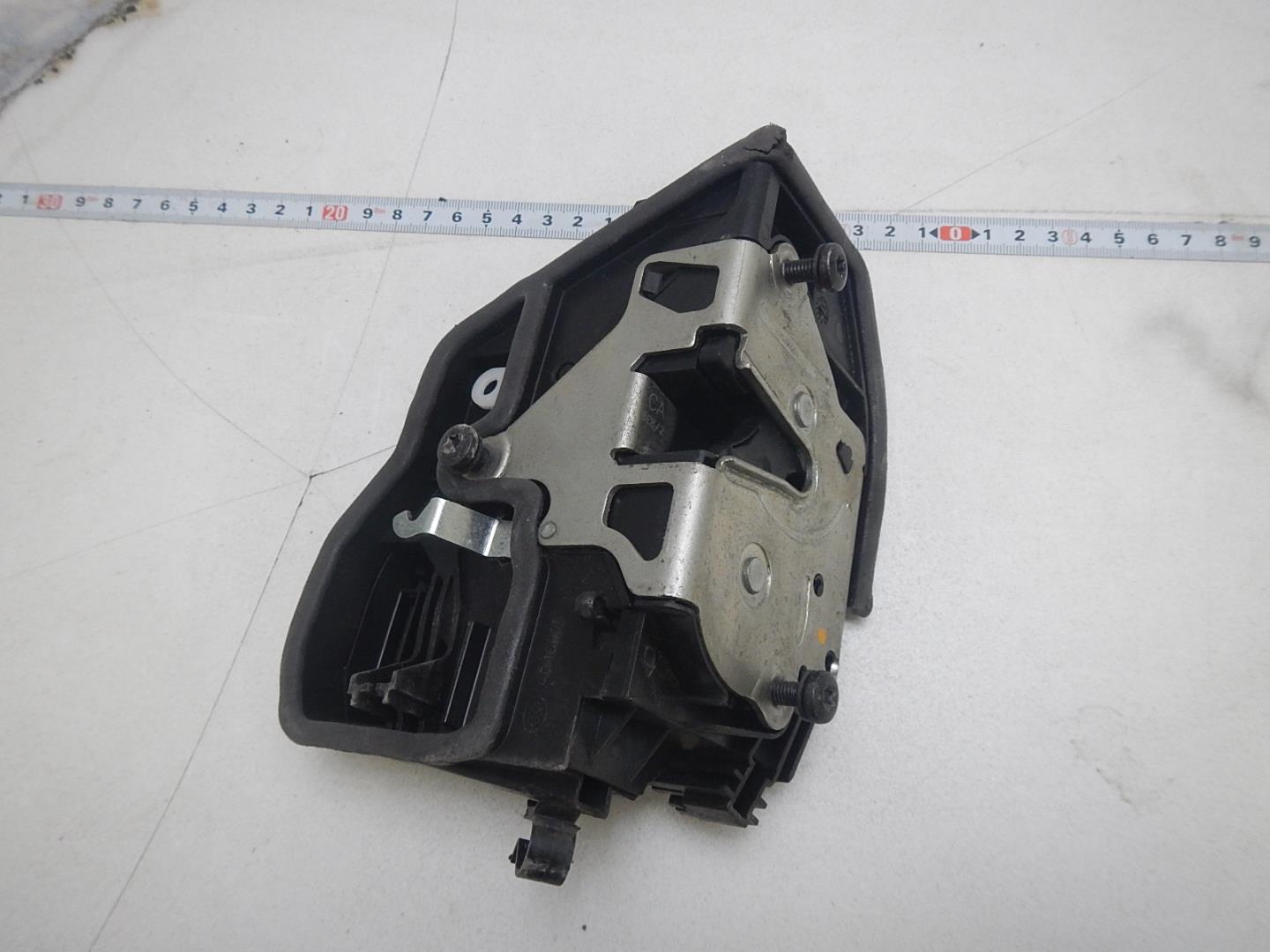 Замок двери задней правой