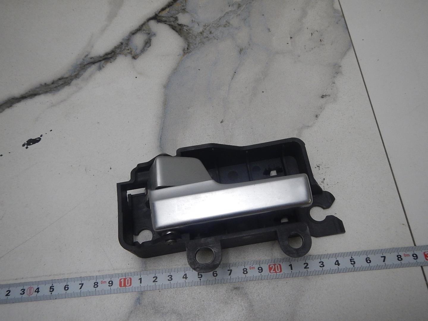 Ручка двери внутренняя левая