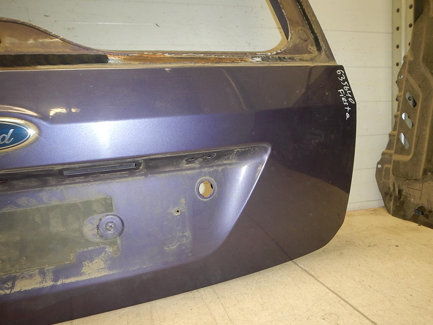 Дверь багажника