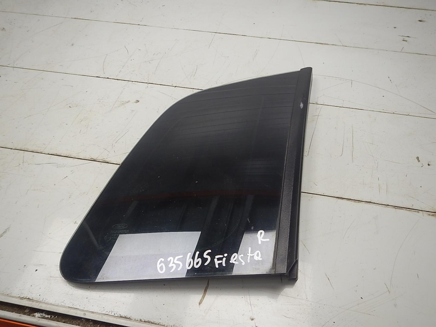 Стекло кузовное глухое правое