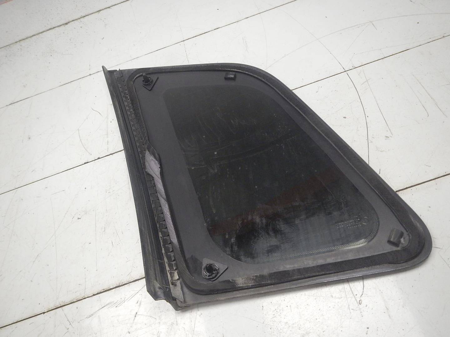 Стекло кузовное глухое правое